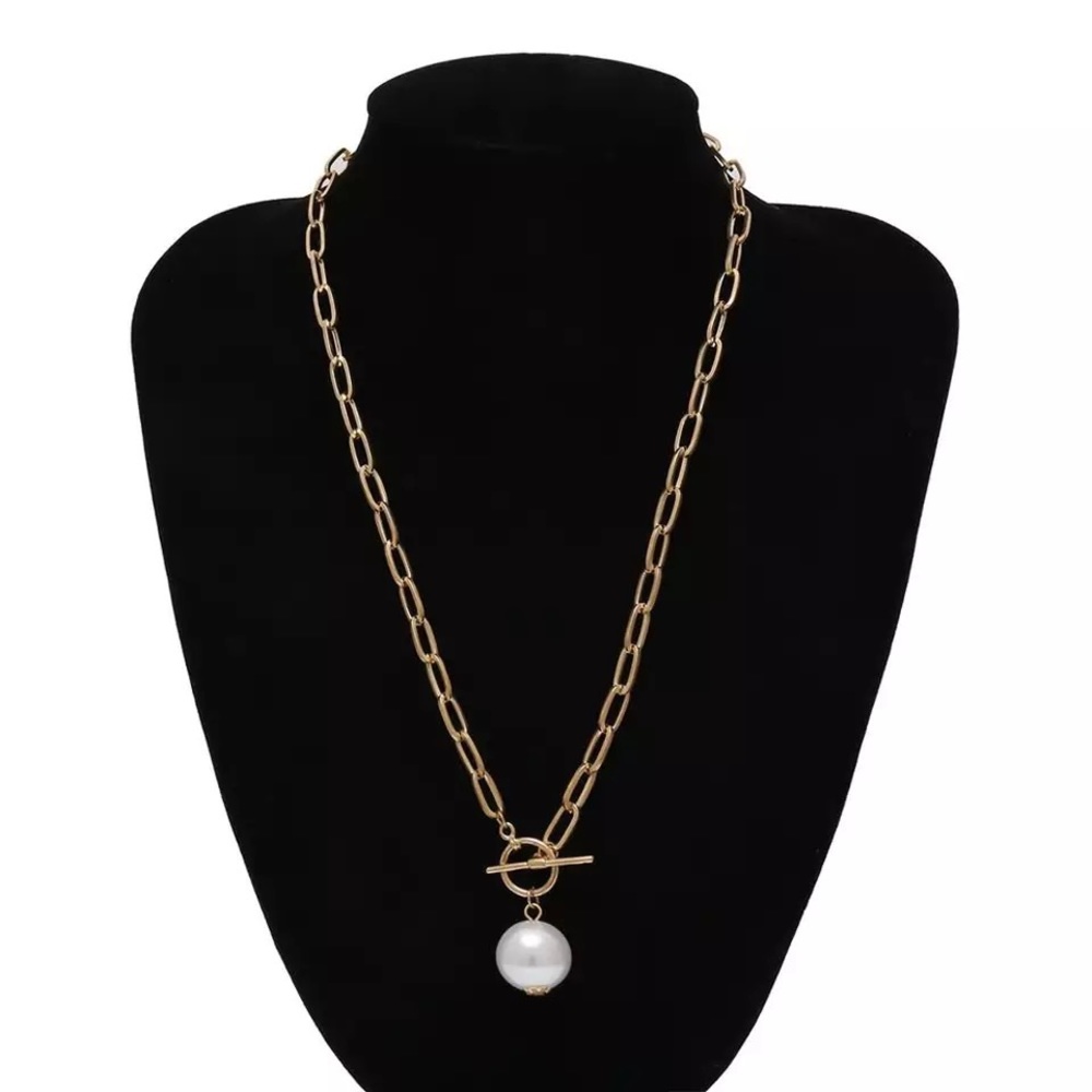 π3/$30 New Gold Link & Pearl Necklace - Picture 2 of 3